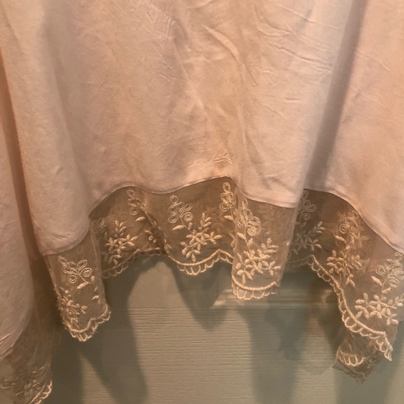 American Eagle lace bottom tank. - Picture 2 of 3